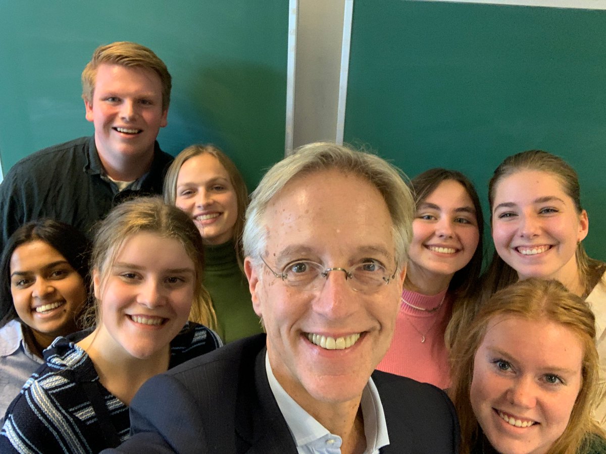 RHDijkgraaf's tweet photo. Mooie gesprekken gehad met enthousiaste #pabo studenten van @Inholland over hoe zij de aansluiting van het mbo en de havo naar de #pabo ervaren. Een aantal van hen doet mee aan het experiment dat de toegankelijkheid van de pabo vergroot. 
#dagvandeleraar https://t.co/DPs5EZytuX