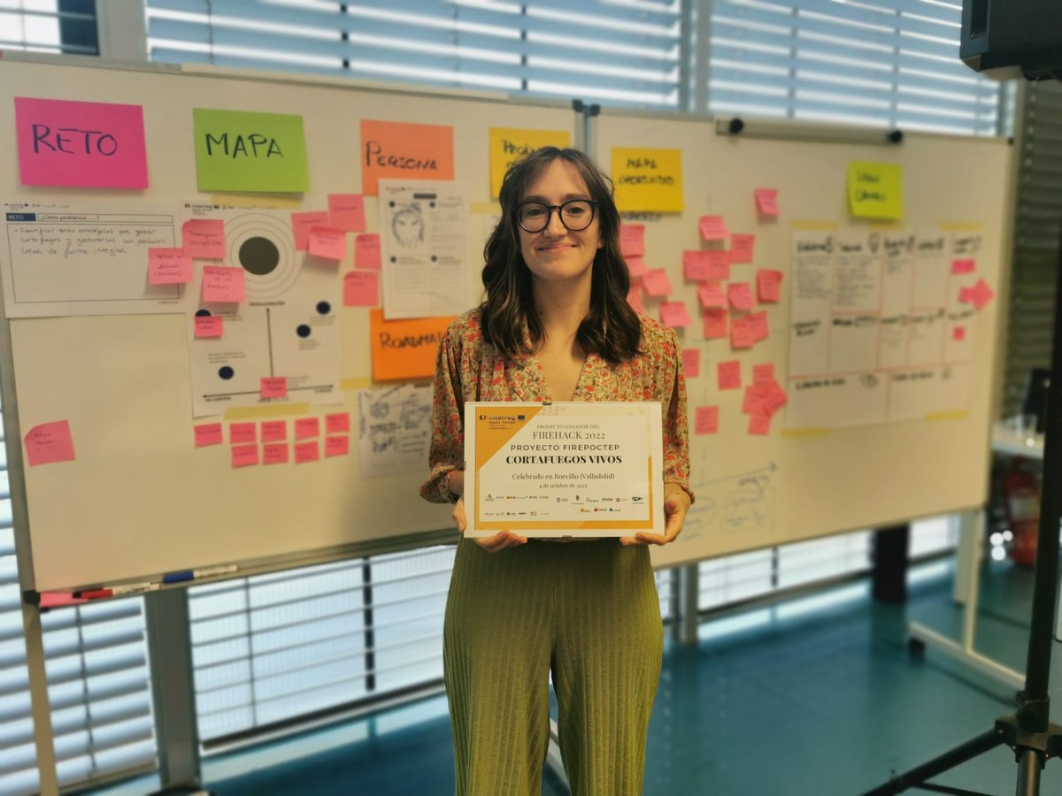 #FEUGAimpulsa Ayer nuestra compañera <a href="/luciabrgon/">Lucía Braña</a>  participó como mentora en el Hackathon del proyecto <a href="/firepoctep/">Proyecto FIREPOCTEP+</a>  - #FIREHACK. 
Tras una jornada intensa de trabajo se presentaron 4 ideas diferentes relacionadas con la prevención, extinción y gestión de los recursos forestales.