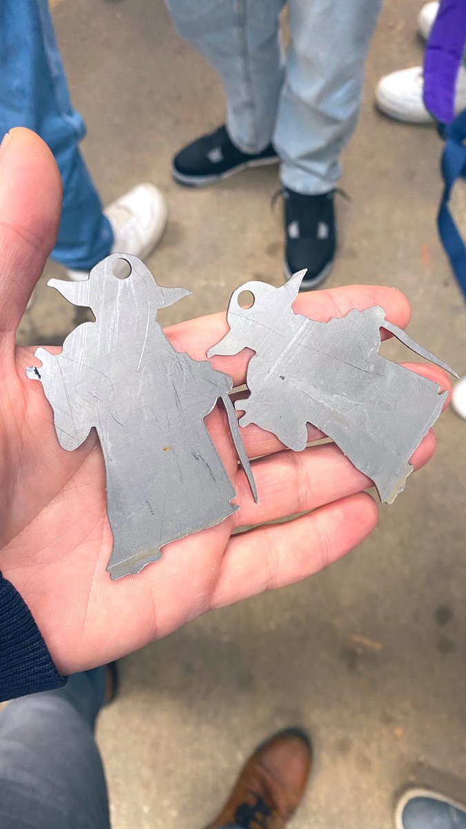 ttindbertrix's tweet photo. Les #4TT en visite au Centre de Technologies Avancées de Marche-en-Famenne pour y découvrir le travail du métal … le tout contrôlé numériquement bien sûr 🤓🦾 https://t.co/npAlvcRpmz