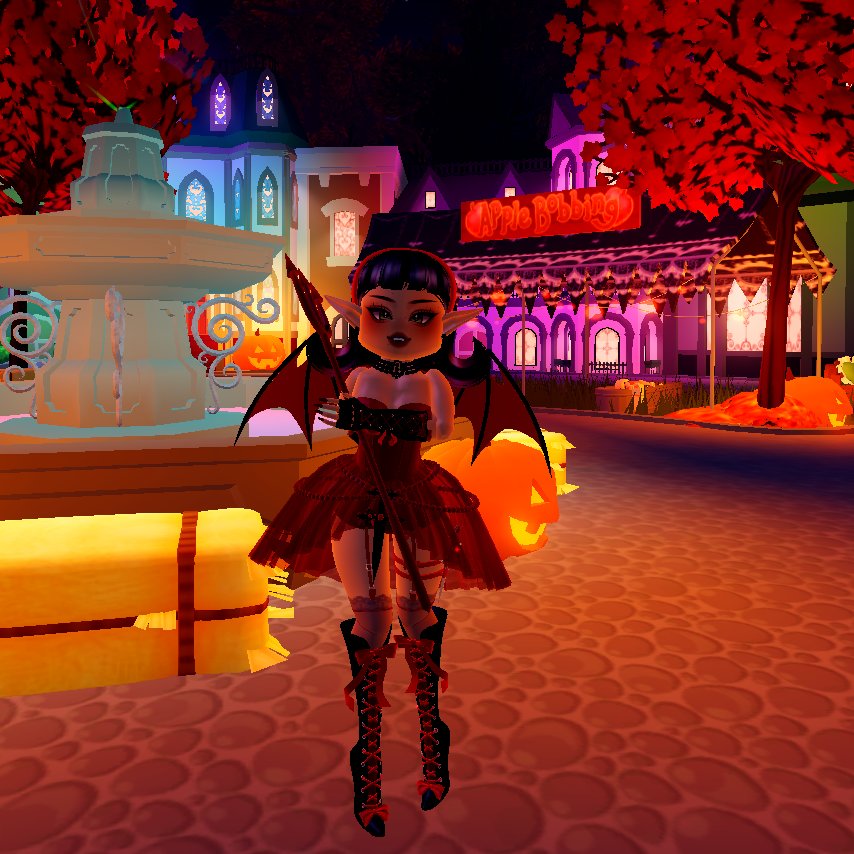 teaaaaaaaaaaa5's tweet photo. Royalloween fit day 1! 

#royaleween2022 #royalehighupdate #royalehigh https://t.co/Ib2iaKRFnX