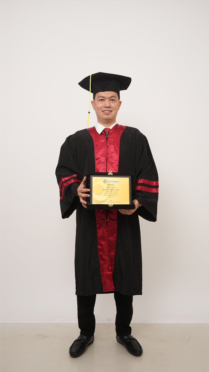 rendyarifin's tweet photo. Graduation Day 🎓 https://t.co/FPpnixbopN