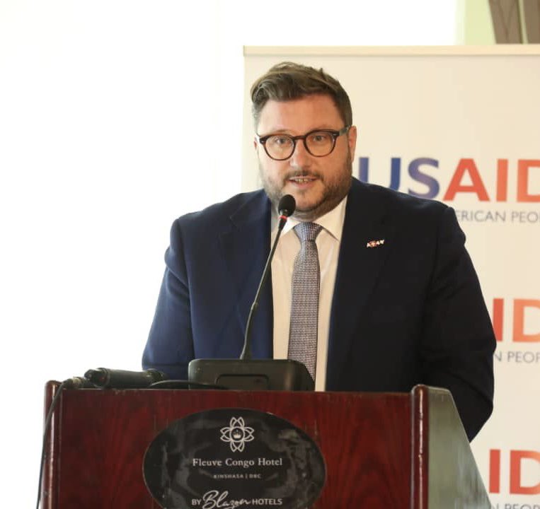 AmbSuisseRDC's tweet photo. Ravi d’avoir pu célébrer la Journée internationale du droit de l’accès universel à l’information avec les représentants du Gouvernement 🇨🇩, la société civile, notamment le Collectif 24, un partenaire soutenu par la Suisse 🇨🇭 et les pays amis 🇺🇸 et 🇸🇪. Merci 🙏 @PatrickMuyaya. https://t.co/6qLOX9HGYp