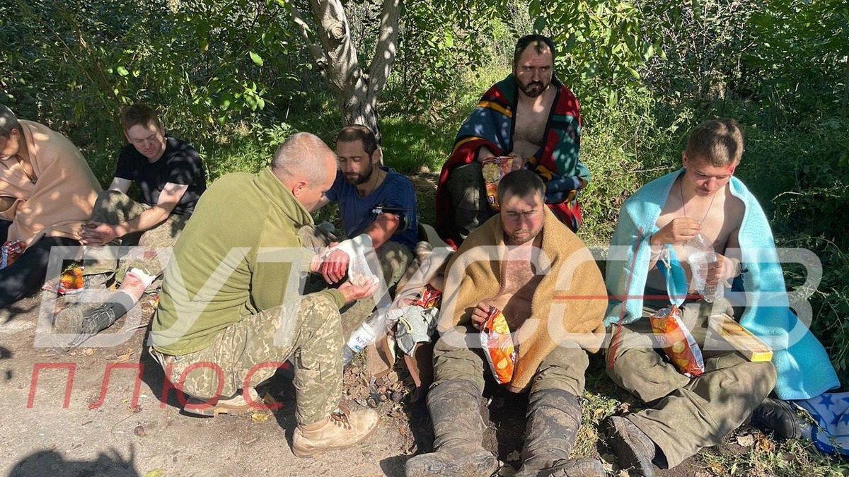 ruzZian POWs reach civilized Ukraine. Those wounded are receiving medical assistance. They are given food and bottled water (no more drinking from swamps like in ruzZia). #Donetsk #Крим #kherson #lviv #luhansk #crimea #Херсонская