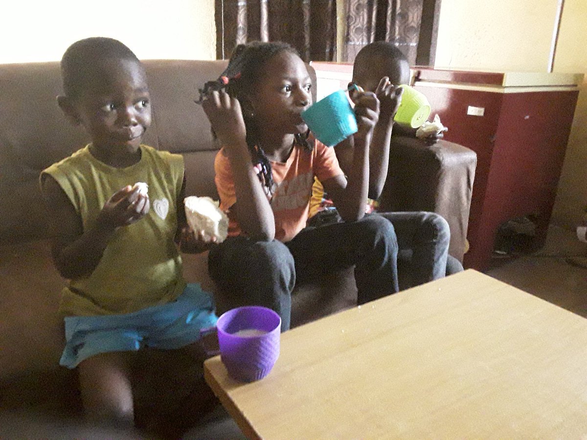 OchemeVictoria's tweet photo. Fake life  everywhere.  Pretending  to be what we are not. Don't let your blessings  pass you  by. Brother and sister. Define  your  level and  build on  it https://t.co/FsvAY9virj