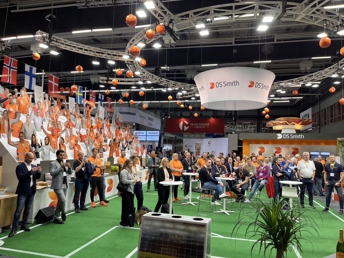 standardelof's tweet photo. Full fart på #scanpacksummit med @Scanpack! Massor av utställare, seminarier och både nya och gamla bekanta! https://t.co/jAyDnrkxaj