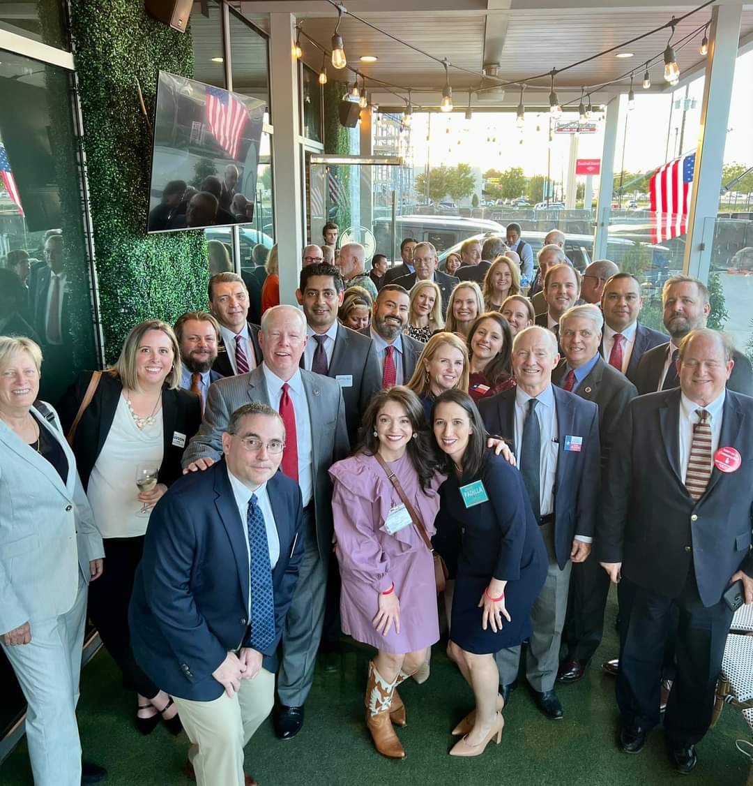 BussForJudge's tweet photo. Oh what a night! Thank you to Michael Berry , Mattress Mack and Federal American Grill for a fantastic time! The energy in the room was electric. https://t.co/mMhjDUBLRA