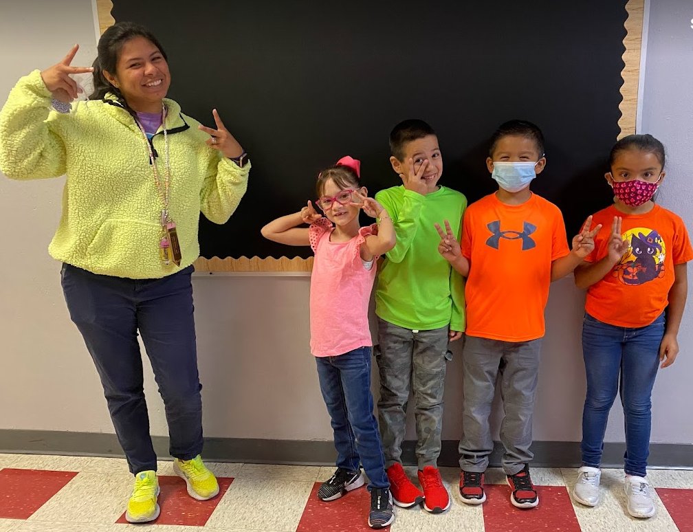 Central_ElemSc's tweet photo. Neon Day!  Spirit Week! @DuncanvilleISD https://t.co/LaJTMqbH4z