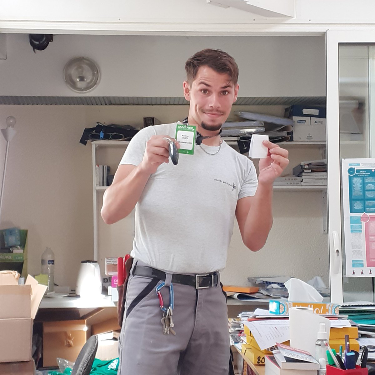 🚕Notre 1er chauffeur est prêt à aller récupérer son auteur !
Et oui, le salon ouvre vendredi à 14h😄mais pour les auteurs jeunesse les #rencontresscolaires commencent dès demain ! 🎒

#Lireenpoche #lireenpoche2022 #salondulivre #festivaldulivre #bookstagramfrance #livrestagram