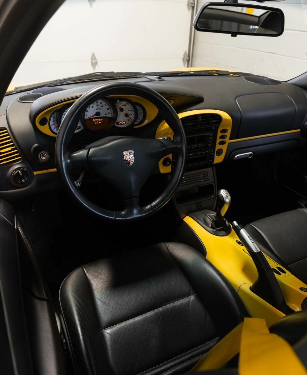 PorscheCIub's tweet photo. Speed Yellow 996 GT3 https://t.co/5wFsEuxNAE