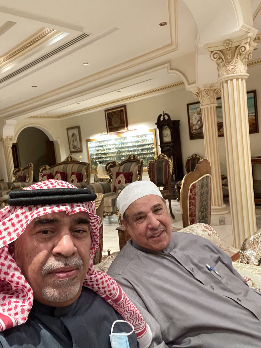 akel_7's tweet photo. بمناسبة اليوم العالمي للمعلم ،
مع الاخ الأستاذ صالح السماعيل حفظه الله ورعاه ، فقد كان نعم المُعلم والرئيس والصديق ، وفيًا كريمًا مخلصًا صادقًا في عمله وعلاقاته ، أدعو الله أن يبارك في عمره وعمله وأسرته 🌺 https://t.co/Q6cavhApt4