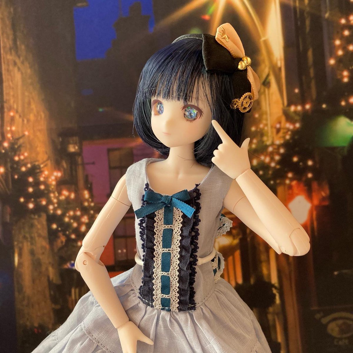 lacipichi's tweet photo. アイとカチューシャ買いました。
#気まぐれかふぇ・ばぁー  にて
似合うかな
スチームパンク展やってます
#三代静　#尾櫃制服計画　
#オビツ製作所　#夏季休暇の思い出
#避暑地ver #オビツドール
#obitsu26 https://t.co/qybj7LTgjh