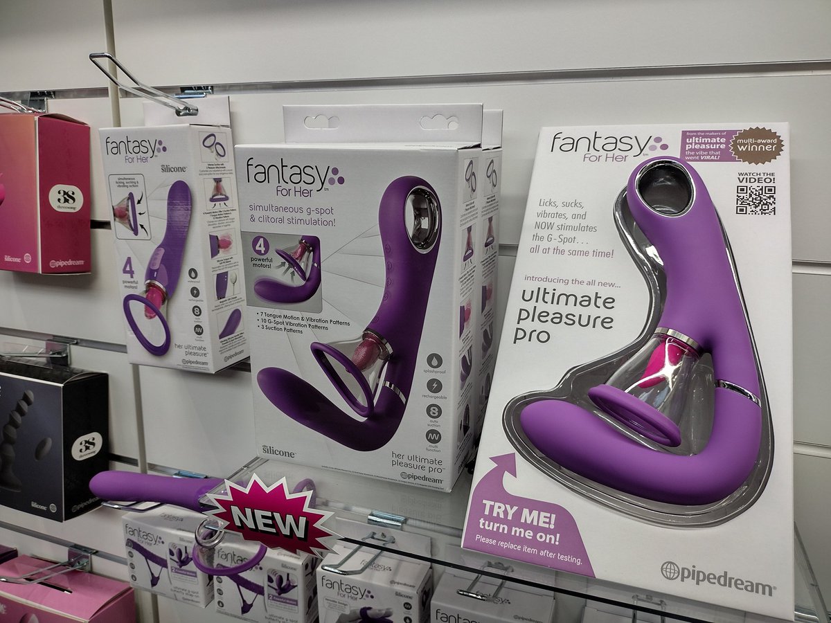 ETOMagazine's tweet photo. Busy on the @pipedream_toys with new CEO Barbara Cook, talking about the latest #Dillio range in gorgeous colours &amp; platinum silicone, and the new #FantasyForHer 'Ultimate Pleasure Pro'. #eroFame continues...
#ETOonline #ETOatEroFame https://t.co/Nj2fbWuzTR