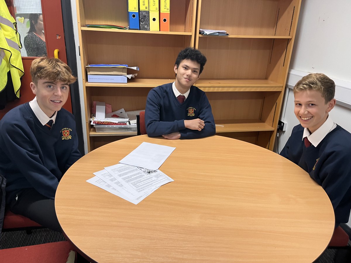 EnglishSjl's tweet photo. A huge congratulations to all the Year 11 students who completed their GCSE English Language group discussion assessment over the last two days - ymdrech arbennig! @stjohnlloyd https://t.co/HJsIy10N1d