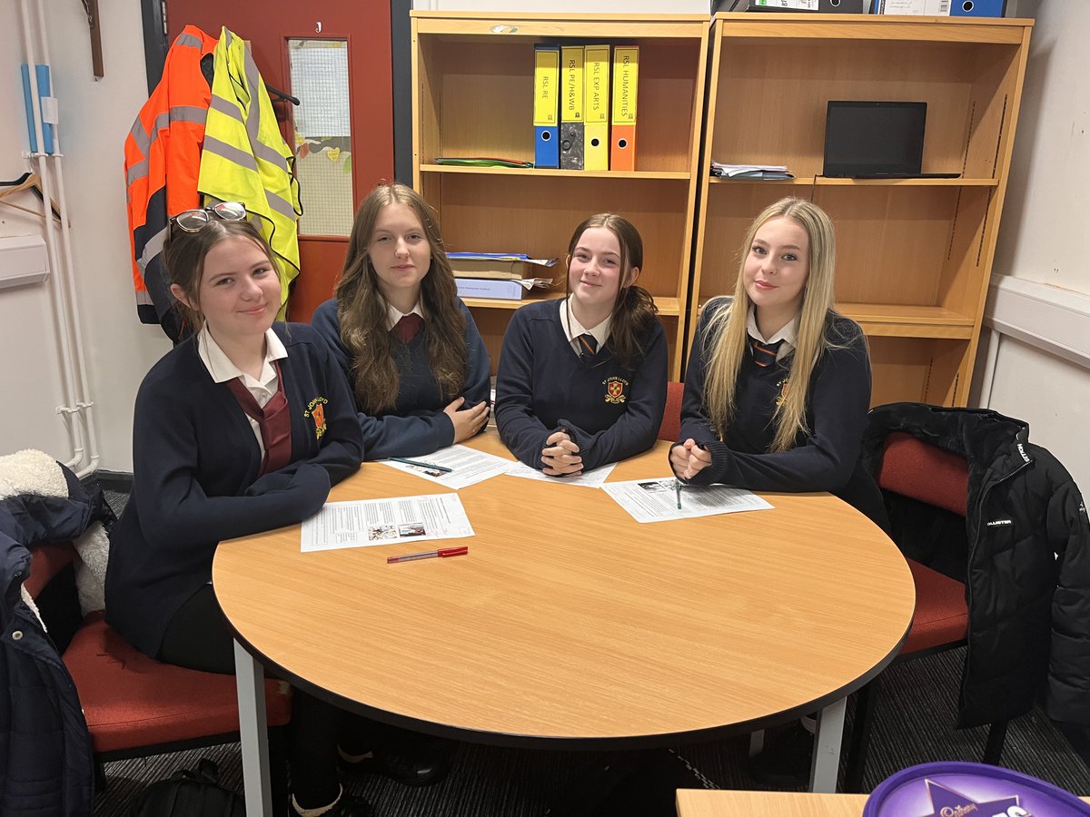 EnglishSjl's tweet photo. A huge congratulations to all the Year 11 students who completed their GCSE English Language group discussion assessment over the last two days - ymdrech arbennig! @stjohnlloyd https://t.co/HJsIy10N1d