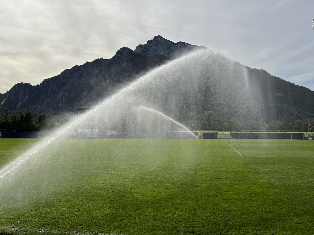 Eurohop Match 9, into Austria for more UEFA fun, this time the Youth League for RB Salzburg u19 vs Dinamo Zagreb u19 at SV Grodig. Snow capped mountains, tree covered hills, fields of sunflowers, there are much worse ways to spend an afternoon 

Ground…676
#wegoagain4