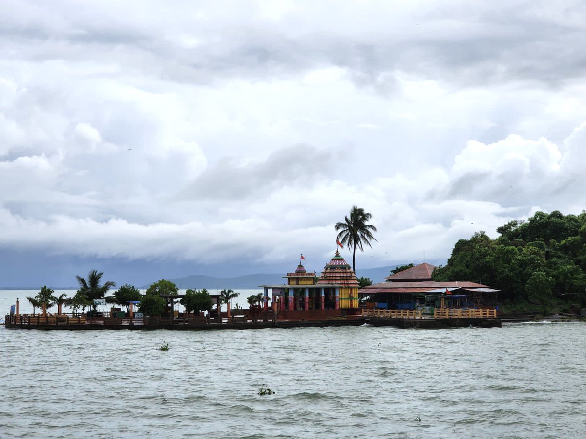 susantananda3's tweet photo. Chilika lagoon &amp; its reigning deity today🙏🙏 https://t.co/ayPwjYEUul