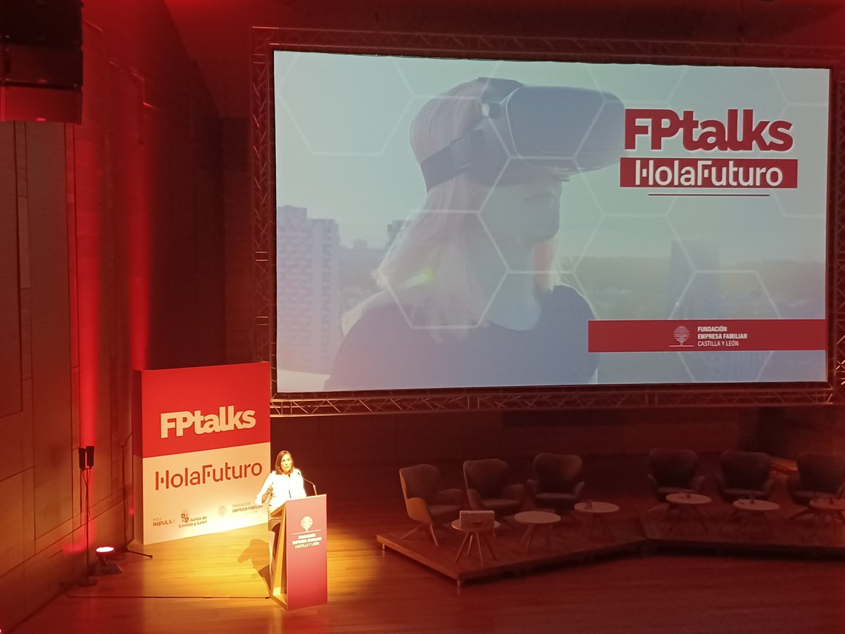 FundacionEFCL's tweet photo. Cierra nuestro #FPTalks22 la secretaria general de #FP, @ClaraSanzL. "Hemos conseguido qie la Formación Profesional sea la opción de éxito". #HolaFuturo https://t.co/QLZer6vvl1