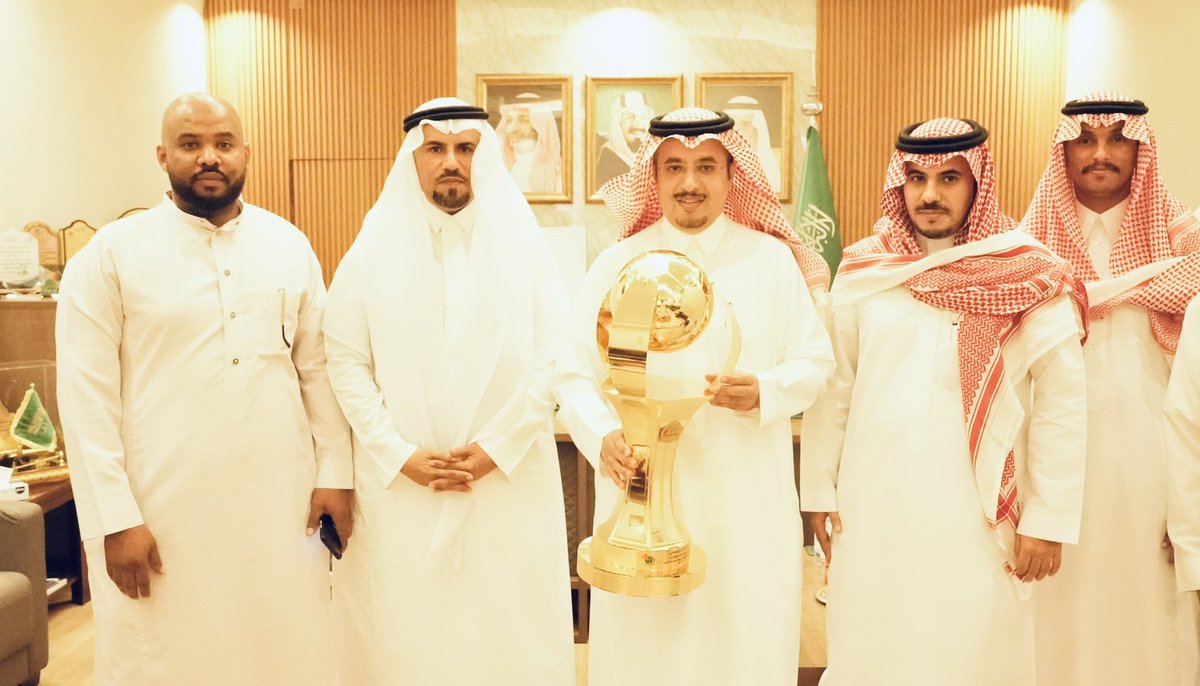 AldarbGov's tweet photo. استقبل محافظ الدرب أ.عبدالرحمن الهزاني طاقم منتخب #الدرب الإداري والفني والإعلامي وذلك بمناسبة تحقيقهم بطولة المنتخبات بمحايل عسير حيث هنأهم بتحقيق البطولة والمستوى المميز الذي ظهر به المنتخب ،وكان استقبالهم بحضور رئيس البلدية ورئيس جمعية التنمية الأهليةومدير رابطة الأحياء بالدرب https://t.co/NtM9ZAl9LM