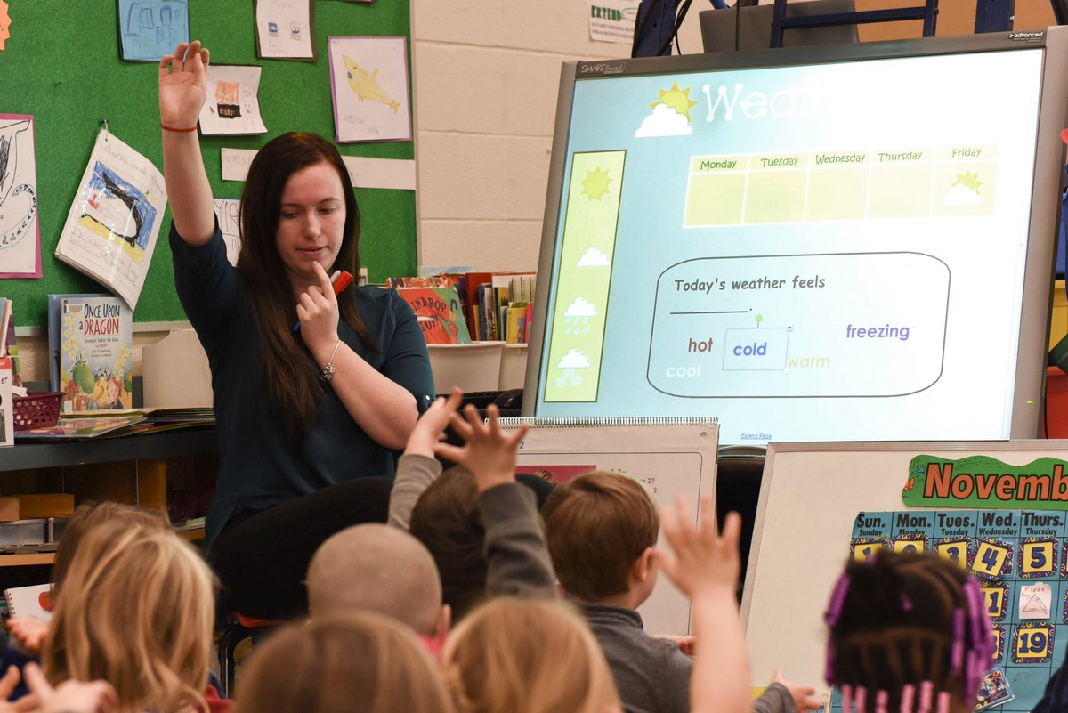 Happy #WorldTeachersDay to our incredible #TDSB educators! We thank you for your commitment to inspiring, guiding, supporting and mentoring our students every day! 🍏