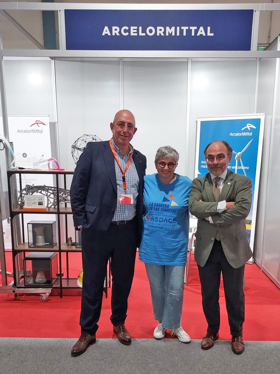 ArcelorMittalES's tweet photo. Visita el stand de @ArcelorMittalES en el Foro de #Empleo de la @uniovi_info que se celebra en @Feriasturias con la participación de más de un centenar de empresas e instituciones. Hoy recibimos la visita de la Ana González, alcaldesa de @gijon, y el Rector, Ignacio Villaverde https://t.co/iPFZbLdi6X