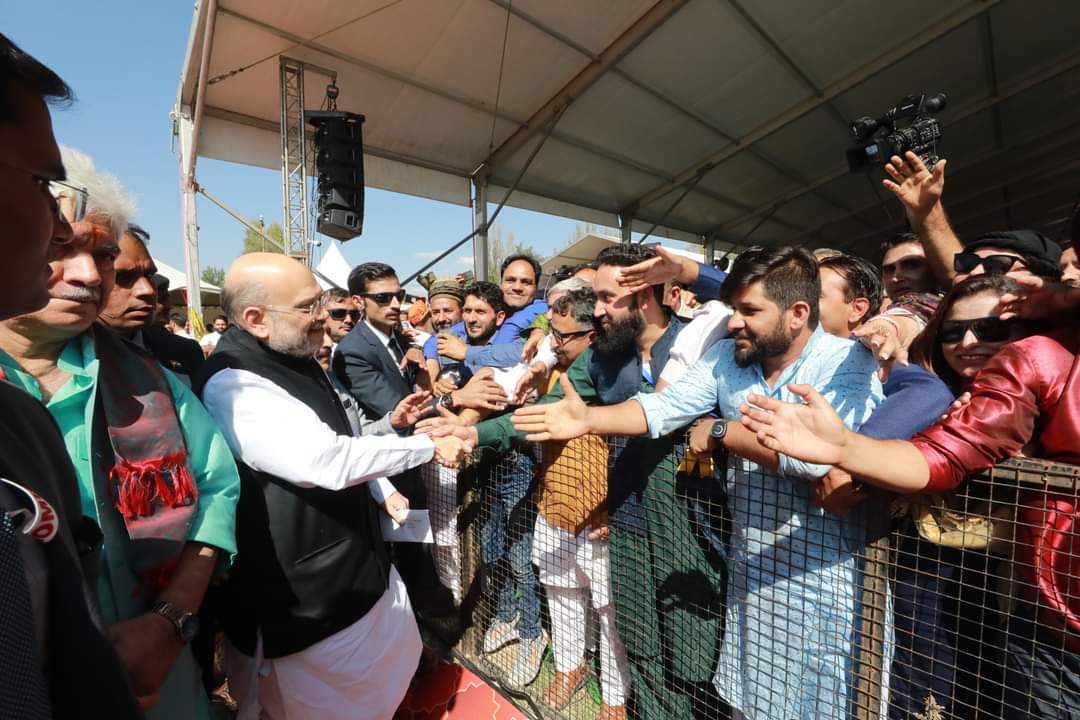 Mudasir4Wani's tweet photo. Dear Bai sab @AmitShah thanks alot for identifying  among so many seniors this young comrade by name.@BJP4India @blsanthosh @BJP4JnK @AshokKoul59 @ImRavinderRaina https://t.co/KYhkxYoycV