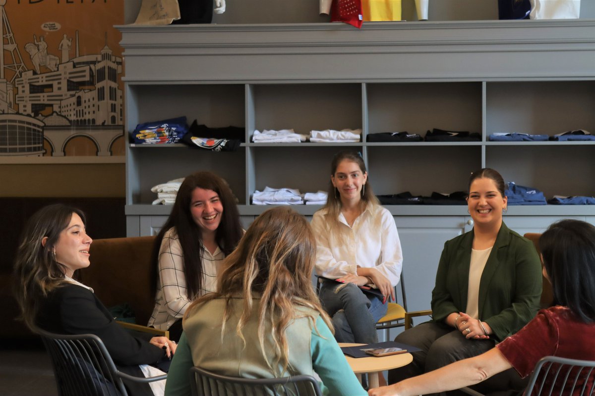 Dean of the Caucasus School of Media (CSM), Nino Zhizhilashvili, presented the students with World Innovation and Change Management Institute (WICMI) certificates.