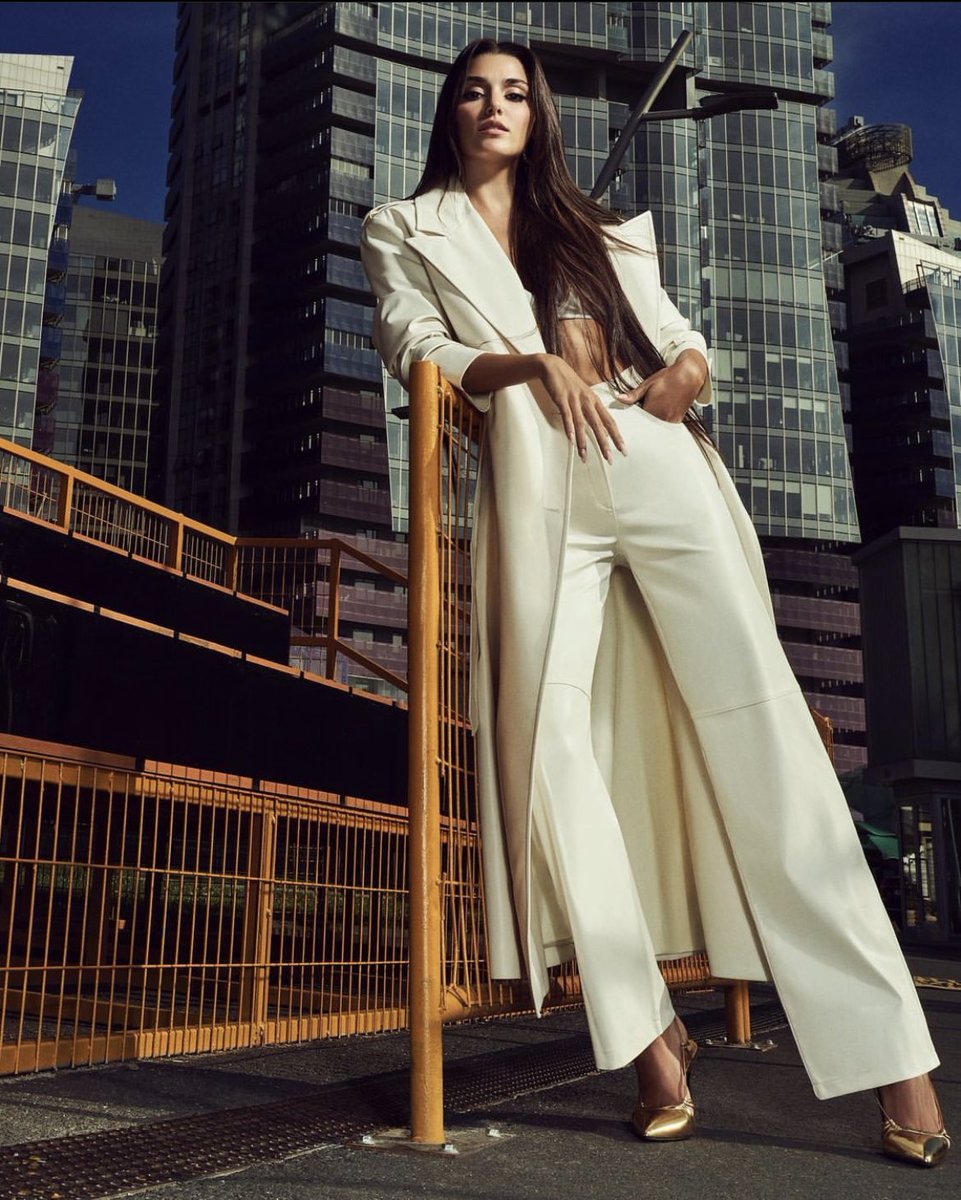 pelinlina5's tweet photo. su gibi bir kadın 🧿🧿🧿🧿🧿🧿
#HandeErçel #HandeErçelXNocturne https://t.co/IEpf1sFqaD