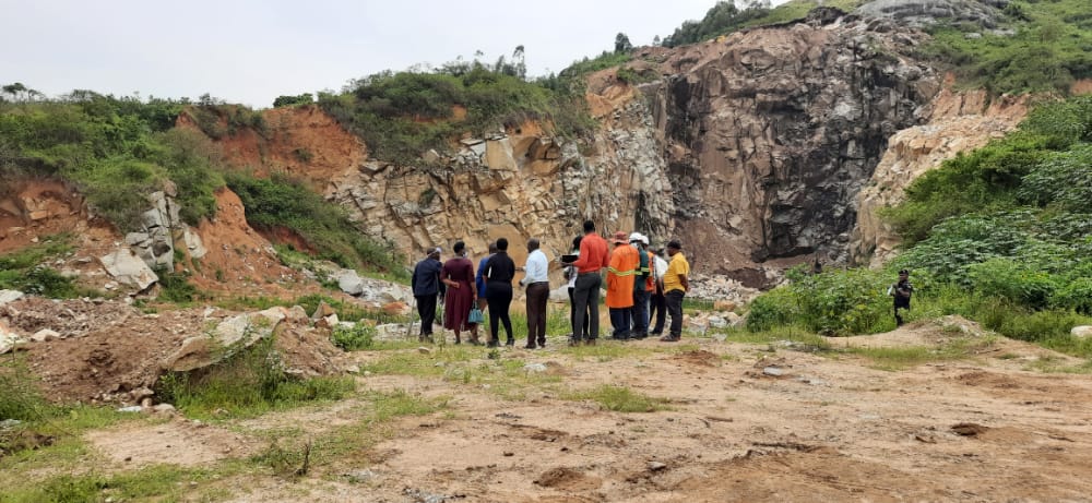 nemaug's tweet photo. 1/2 Our Western Regional Office has commenced  verification inspections of infrastructural projects in Ntungamo. Led by @nemaED @ABarirega &amp; the area local government,  the exercise is focusing on road projects &amp; associated components, plus key environment concerns in the region https://t.co/VgqddqzQ7b