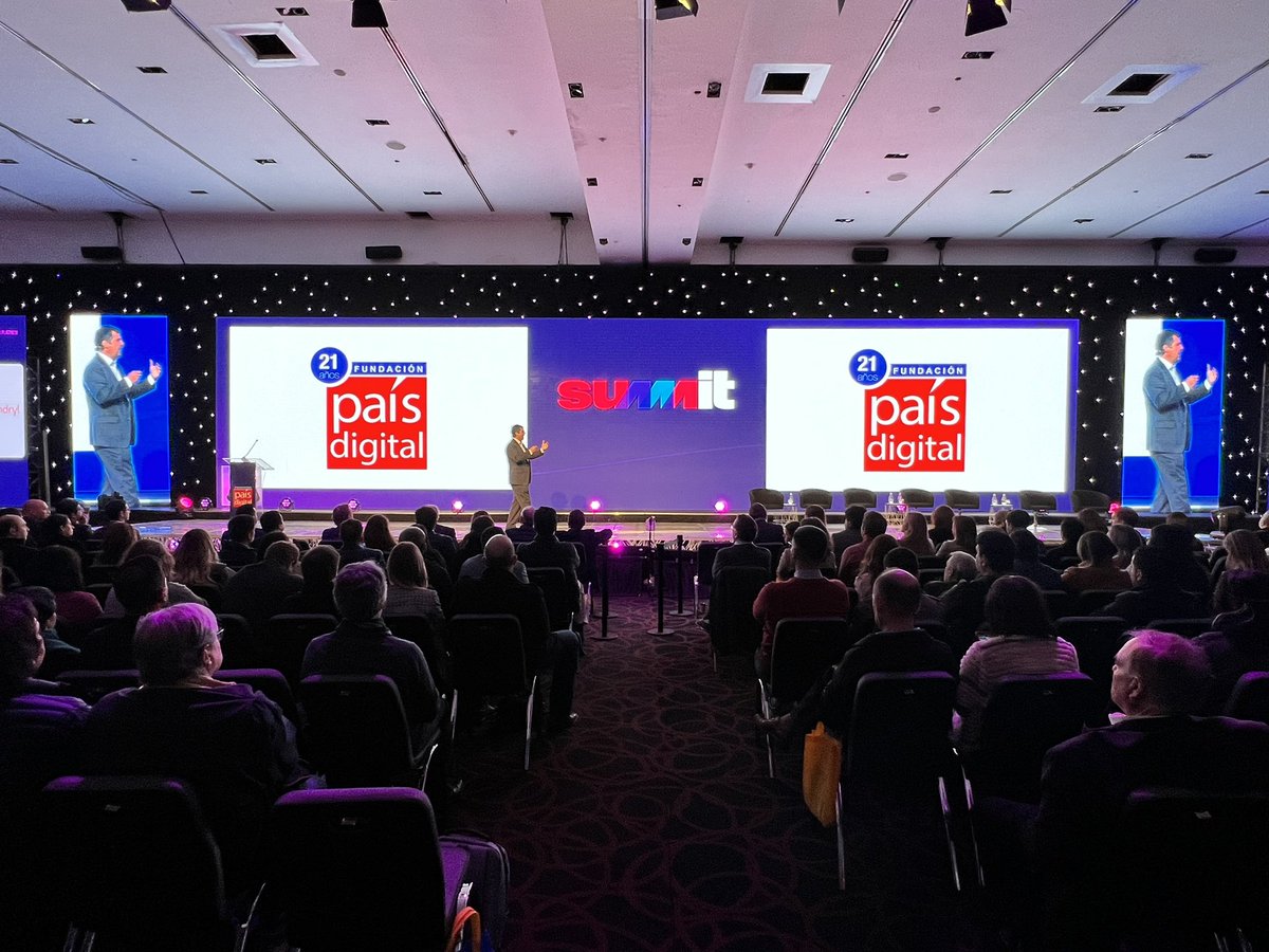 zoomtecnochile's tweet photo. @fpaisdigital en este #SummitFPD 2022 cumple 21 años #paisdigital #tecnologia https://t.co/ehI11HUA8Q