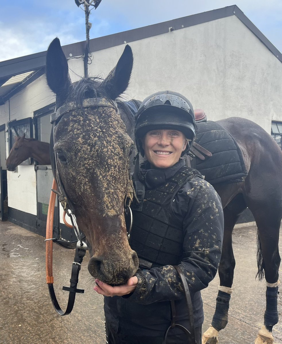 DavidPipeRacing's tweet photo. Guess who?! A little bit of rain about at Pond House this morning but it didn’t stop my wife and Siruh Du Lac enjoying their work!! 😍 #morerainplease 💦 https://t.co/SU0fCfwrWp