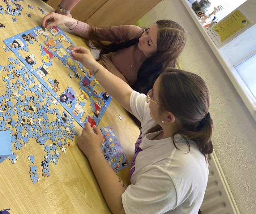 YRClondalkin's tweet photo. Yellow group working together to complete a 500 piece jigsaw in Teamwork class #problemsolving #collaboration #conflictresolution #strategising #teamddletb #weareyouthreach @ddletb @NAYCEXEC @YRClondalkin @DDLETB_OSD @ETBIreland @EUfundsIreland @EUFunds_Ireland https://t.co/TJE1dDKs96