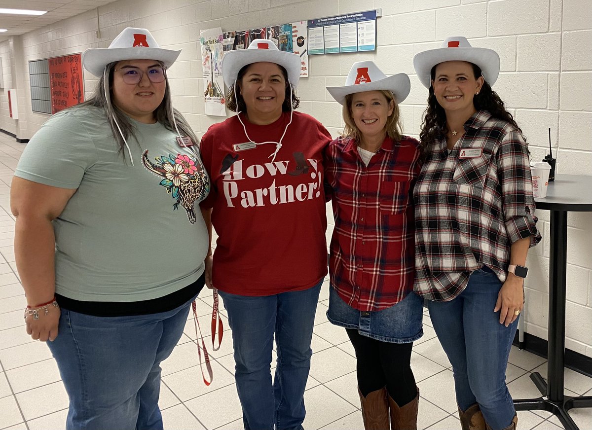 AHSCheerleading's tweet photo. Wild West Day! #redpod https://t.co/f0fSEc9cQU