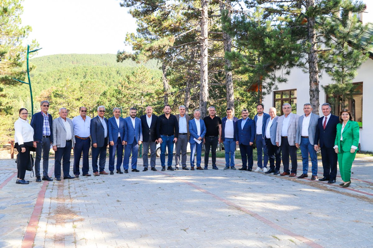 nuriguler09's tweet photo. AK Parti Aydın İl Başkanımız Sn. Ömer Özmen, İl Yönetimimiz, Belediye Başkanlarımız ve Büyükşehir Belediye Meclis Üyelerimiz ile birlikte Kuyucak Belediye Başkanımız Sn. Metin Ertürk'ün ev sahipliğinde istişare toplantımızı gerçekleştirdik. https://t.co/nrBIWCnX5Y