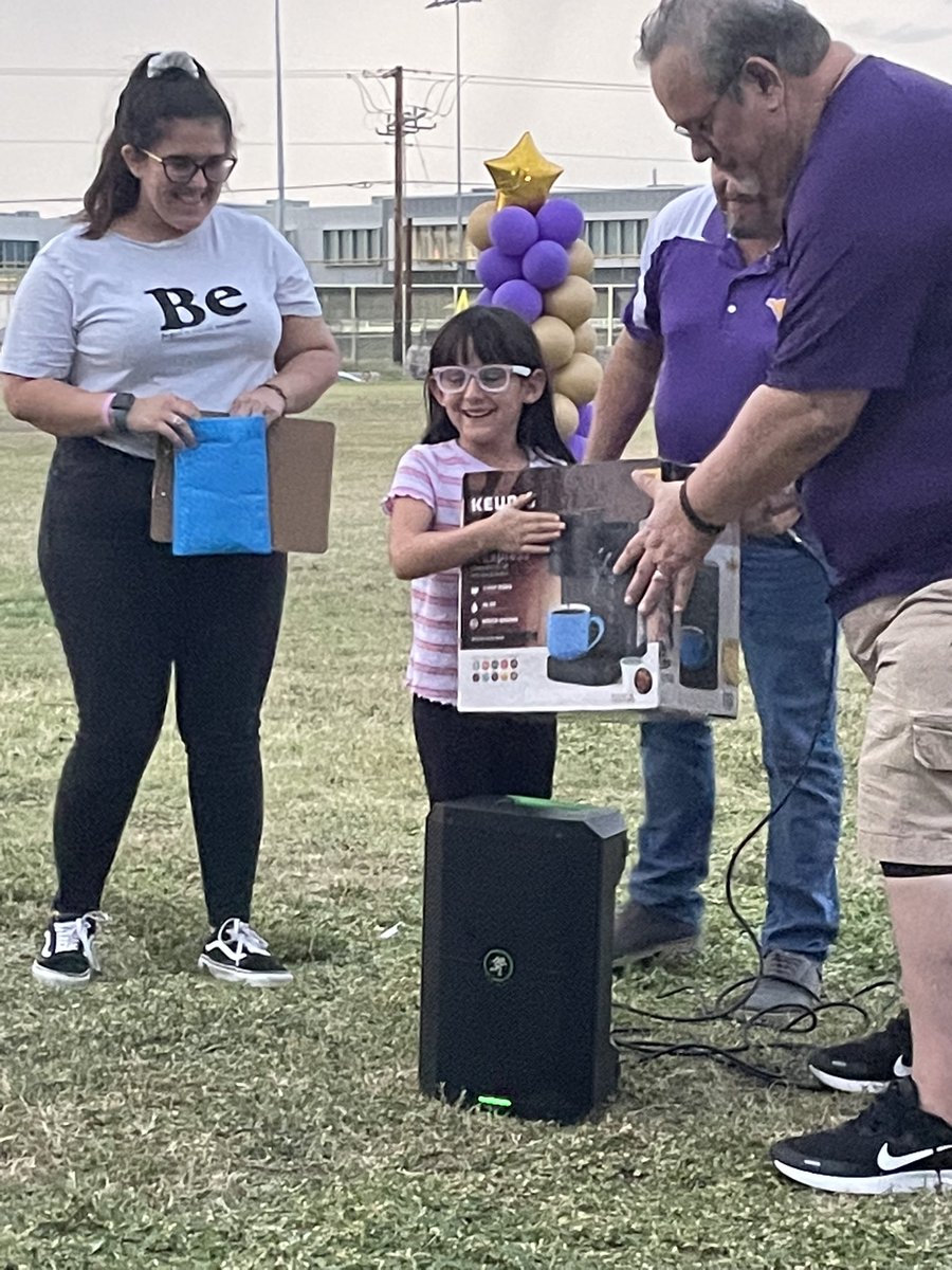 miadjemian's tweet photo. Another Great CVNA National Night Out 2022

Thank you to the Burges High Groups who performed, under Coach Alex Chairez . Stay Safe, Stay Strong. https://t.co/7VAxX4j8W7