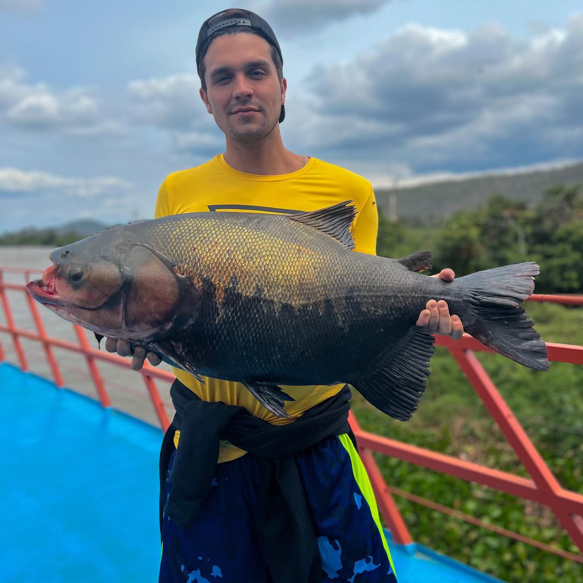 FCluanmb2_0's tweet photo. @luansantana 🎣 https://t.co/0mWh9FBK9a
