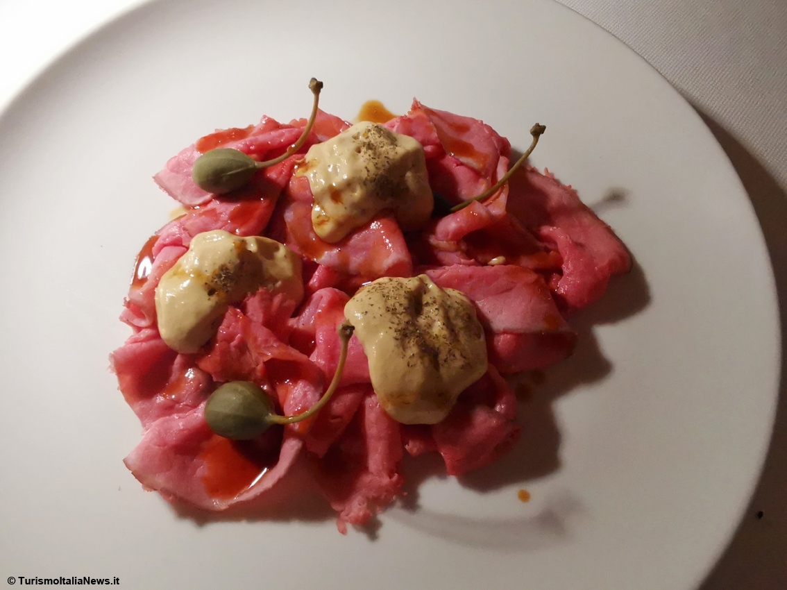 TurismoItaliaNw's tweet photo. Il Piemonte conferma il suo ruolo di ambasciatore della cultura enogastronomica italiana 
Leggi la notizia https://t.co/oP90dXHeD4 

#gusto #cucinaitaliana #piemonte #piemontedascoprire #piemonteturismo #salonedelgusto2022 #tradizioniculinarie https://t.co/ZEiQ7PnsjB