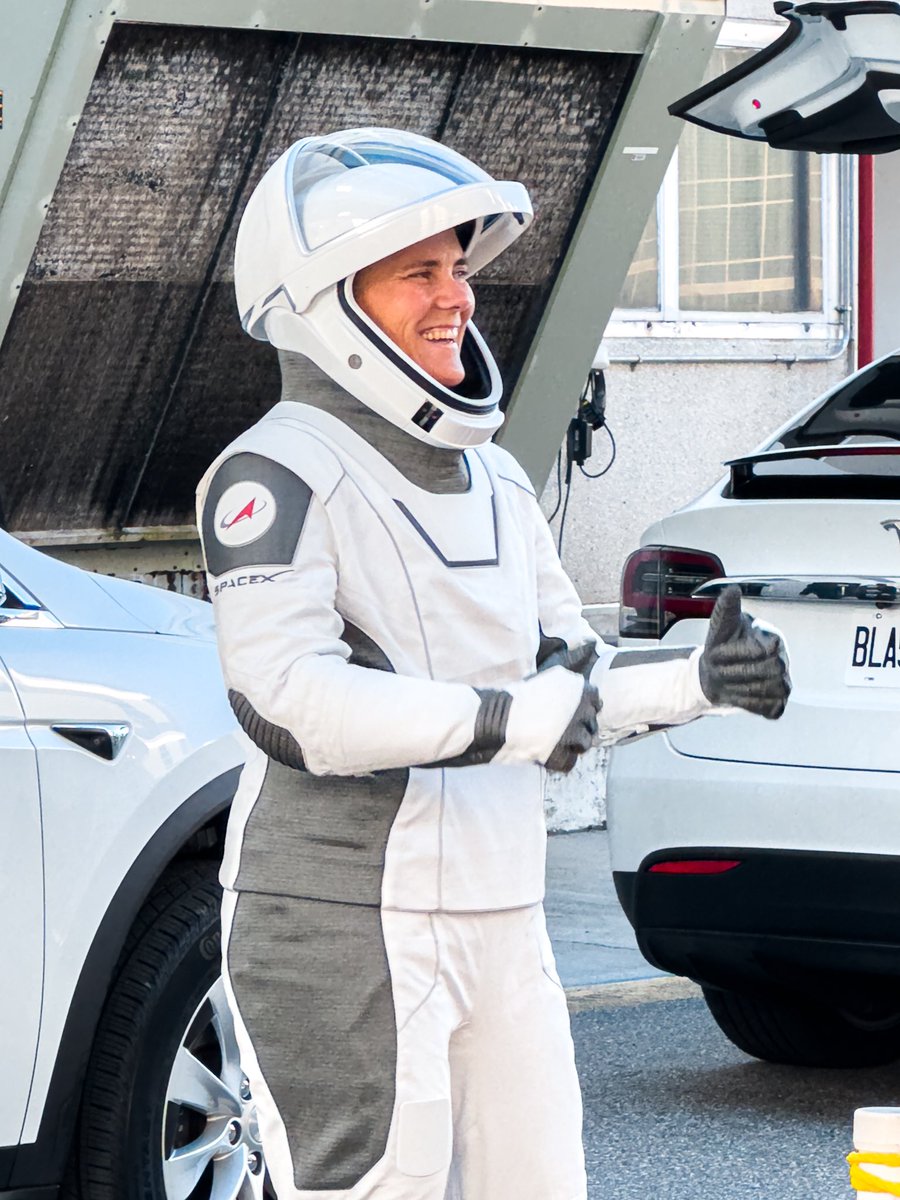 📸Trevor Mahlmann on Twitter: "All smiles from Russian cosmonaut Anna