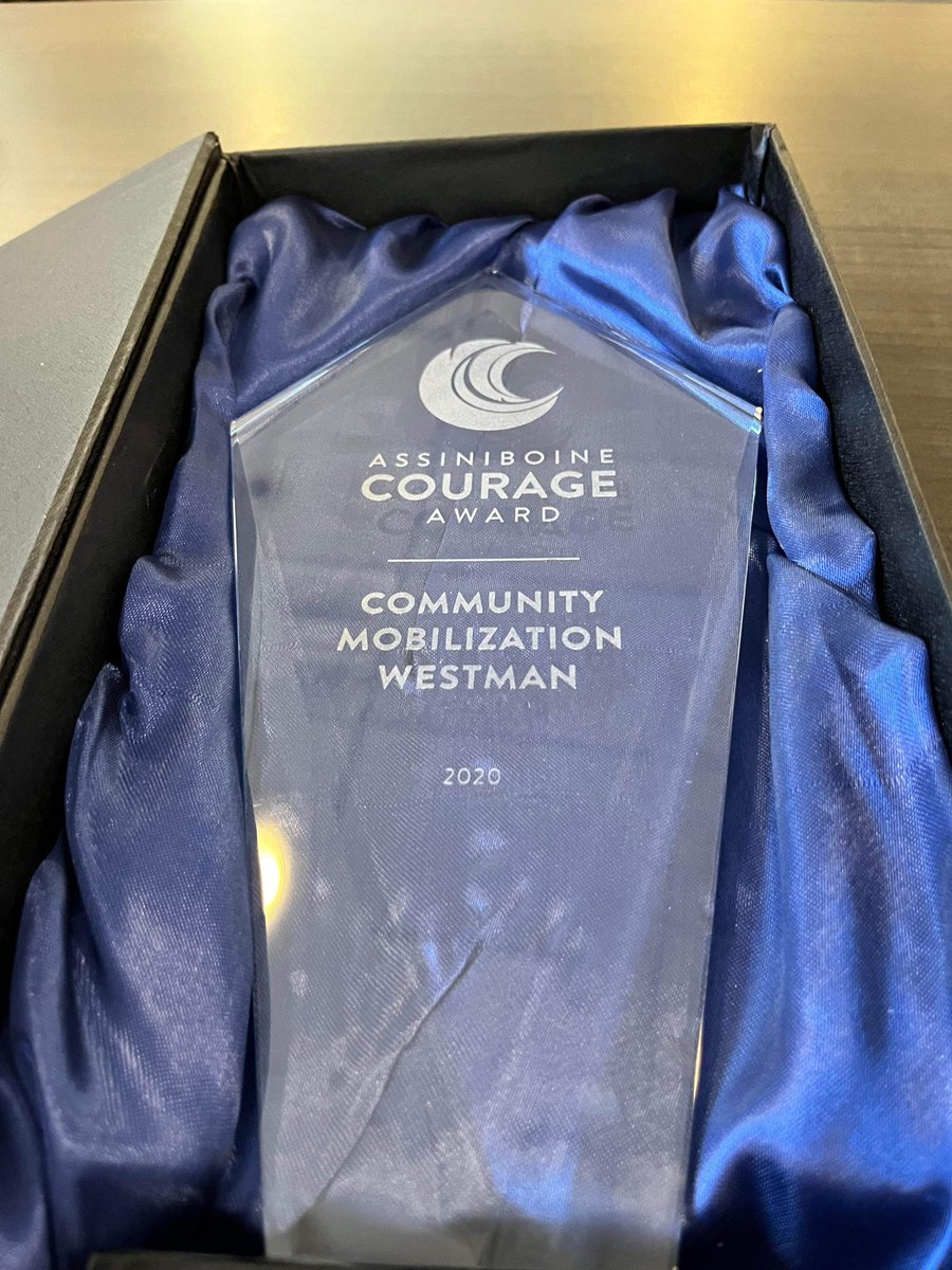 JanisIrvine's tweet photo. Our Community Mobilization team graciously accepted the 2020 #ACC Courage Award yesterday!(COVID delay) #CMW - Multiple agencies working collaboratively &amp; with compassion to address issues many in our community face. Reducing risk, breaking silos, fostering community wholeness. https://t.co/OwxXpL6zx3