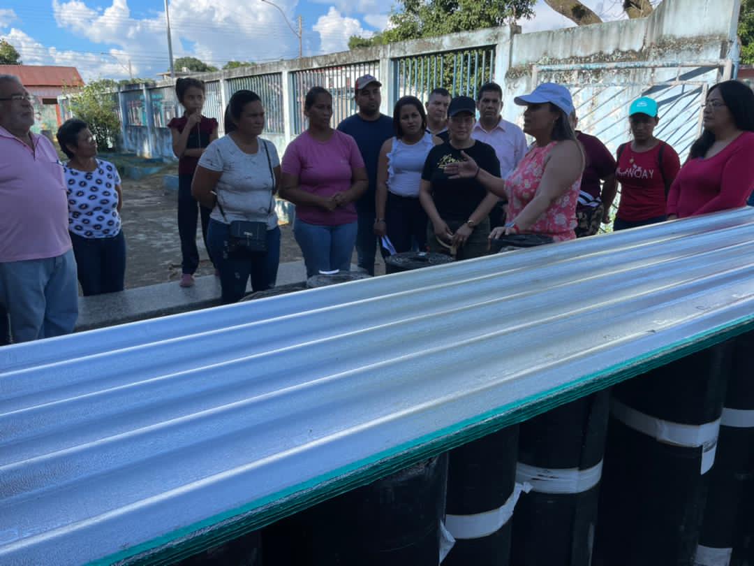 anzoateguigob's tweet photo. #Entérate👀| Más de 600 niñas y niños de la Escuela Bolivariana "Dr. Domingo Guzmán Bastardo" del municipio Aragua, serán beneficiados con la rehabilitación de este plantel educativo a través del Gobernador @luismarcanos

#AnzoáteguiEnRenovación 
#AsíSeConstruyeElBienestar https://t.co/059s1xF9q3