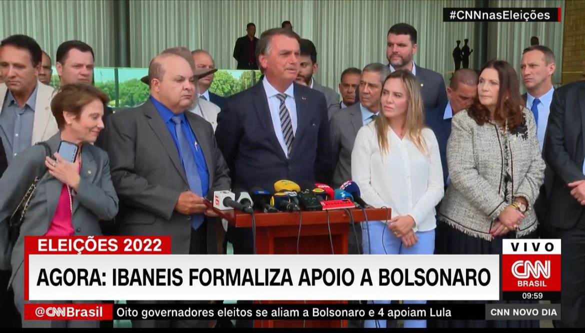 fabiofaria's tweet photo. Ibaneis, governador do DF, formaliza apoio ao PR @jairbolsonaro. 🇧🇷 https://t.co/09oYJkY98f
