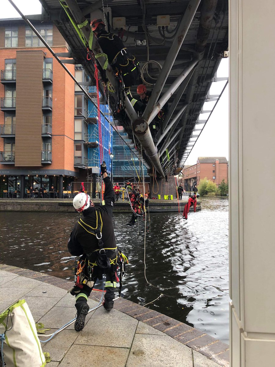 #UKRO2022
Scenario 2, ‘lovelock’. This was a footbridge over a canal with a webbed structure below. The casualty was located hanging mid span about 1m from the water surface. Only the webbed structure was in play. The 70kg casualty required packaging in a stretcher & attending…