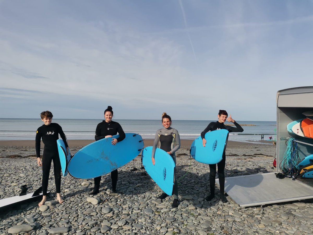 CeredigionPRU's tweet photo. Staff a disgyblion yn joio syrffio ‘da @AberAdventures! Dechrau gwych i’r wythnos! 🤙Staff am pupils enjoying surfing with Aber Adventures on Monday! Great start to the week 🤙🏄‍♂️#surfsup #catchingwaves #hangingten https://t.co/7tJuOUKbLJ