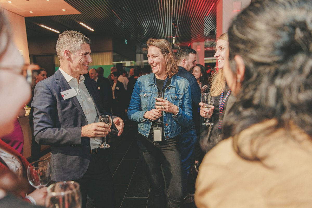 je_nycz's tweet photo. The #Montreal launch of the #ThrivePlatform brought out some of the best homegrown talent. C'était une occasion spéciale de retrouver des collègues dans la ville où tout a commencé ! https://t.co/CRM33duirm