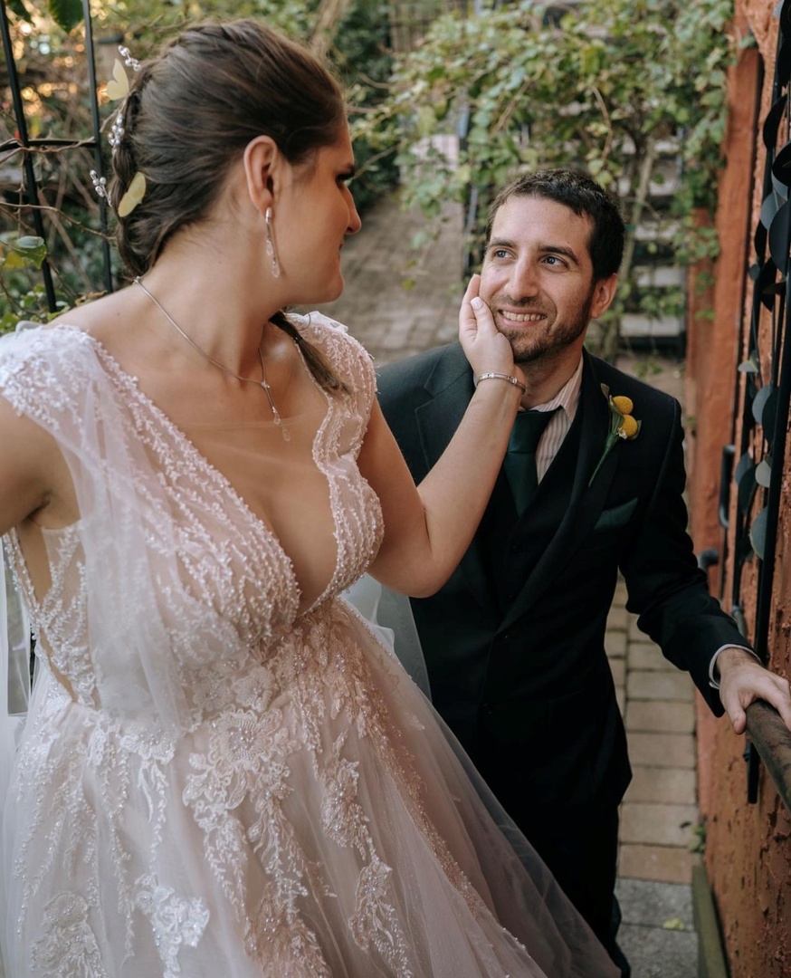 CDCFloral's tweet photo. A Bride with lemon decor gets lemony-themed flowers! Such a fun theme for these newlyweds! 
.
.
#lemons #weddings #floridawedding #weddingflowers #bride #groom #letsgetmarried #ido #love https://t.co/ZzlfawbTY0