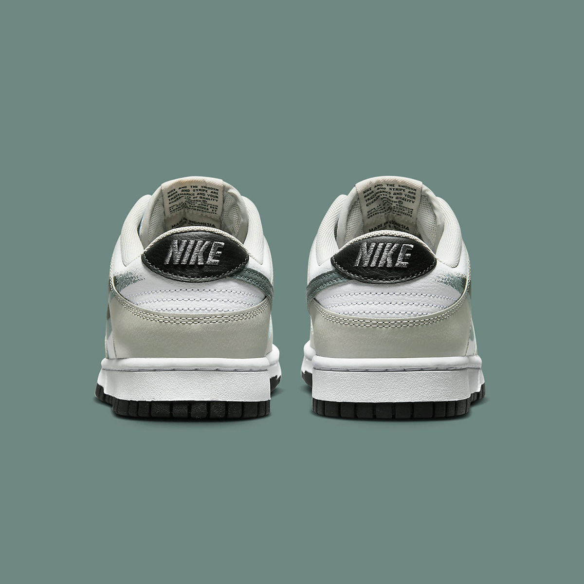 First Looks // Nike Dunk Low “Spray Paint Swoosh” 🎨

SEE MORE: bit.ly/3SUnZzB