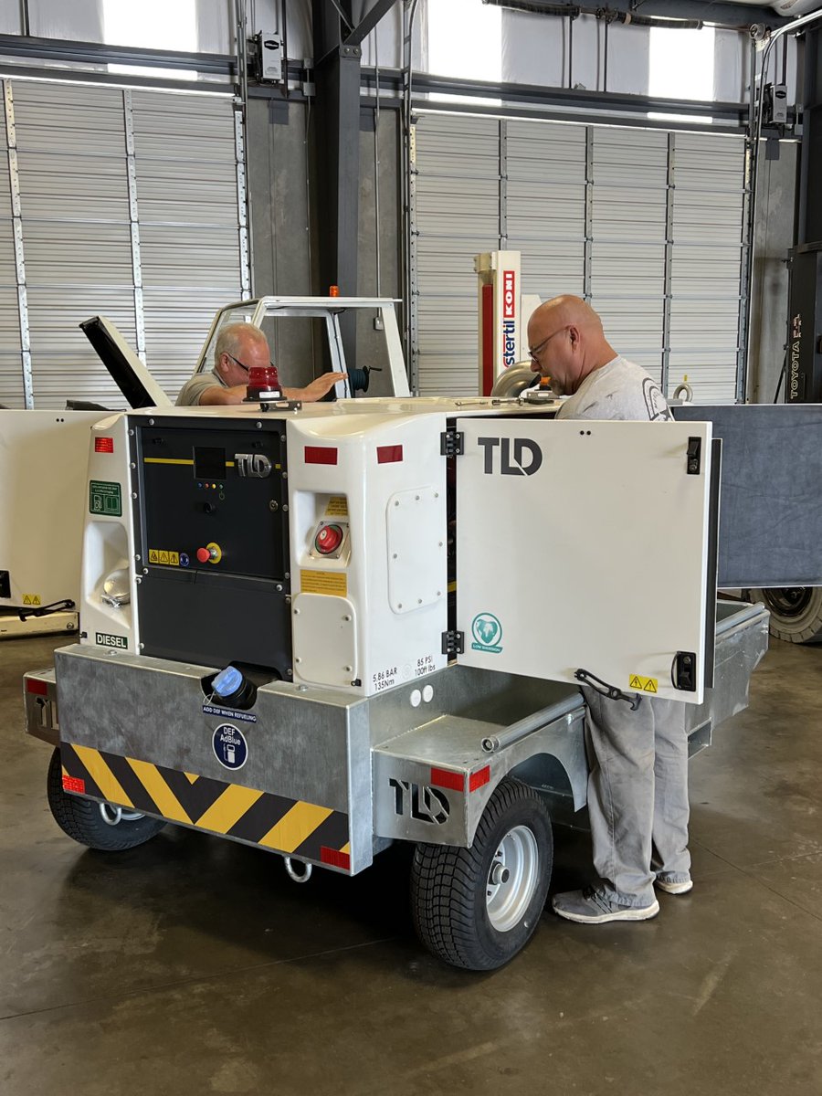 MercuryGSE's tweet photo. How do we always keep it moving? By keeping our products in tip-top shape! This @TLD generator is getting serviced by one of our knowledgeable techs so it can get back on the line!

✈️ Mercury Keeps It Moving

#MercuryGSEkeepmoving #aviation #groundsupportequipment https://t.co/JmQk7a0BuN