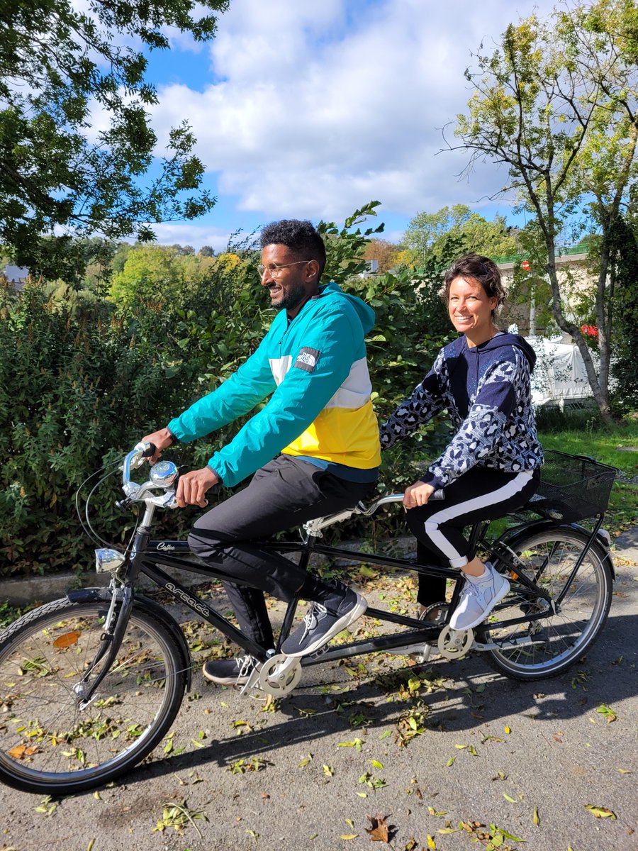 MayenneTourisme's tweet photo. #AttractivitéMayenne
Cette semaine, Caro et Fred, pétillant duo mayennais de #Casquetteetbasketsontheroad, sillonnent #laMayenne à la (Re)Découverte de notre département. De la bonne humeur à suivre sur instagram : https://t.co/lQ3IX16niF #Slowlydays #DestinationMayenne https://t.co/QKpaJourkC