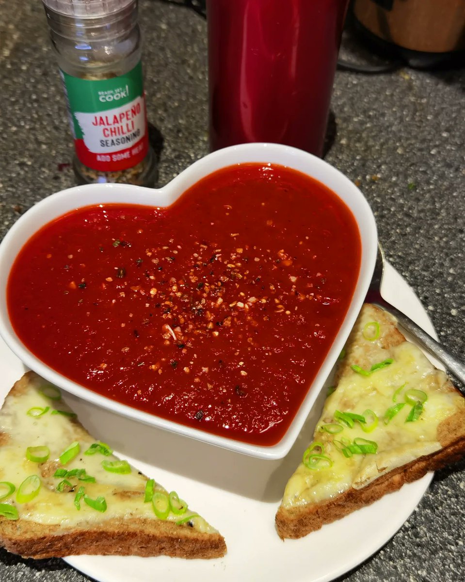 🔶 BEETROOT 🔶

My favourite vegetable.
Beetroot has been gaining in popularity as a superfood.
Lunch Carrots and Beetroot served with Cheesy Toast. Perfect for cold days. Love the Jalapeño Chilli  @aldiuk for the added chill kick 😜
@SLIMMINGWORLD #soupseason #swsouperheroes