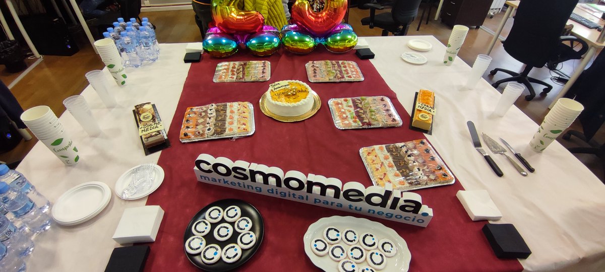 CosmoTwitero's tweet photo. Hoy soplamos velas... 23 velas🎂 nada más y nada menos, que en digital es algo así como un libro entero de historia😅 ¡Gracias por hacerlo posible! #cosmomedia #cumplecosmo #aniversario https://t.co/PN3y4MNO7r