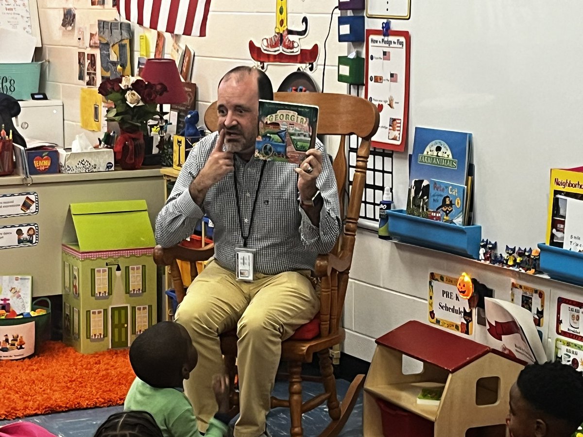 MtCarmelES_HCS's tweet photo. Thank you @mr_bsclass for coming to read to Mrs. Cannon’s class for day 3 of #GaPreKWeek!! @HenryCountyBOE @KrystalLRichter @cmjonesx2 @ShandraSupports @iammrsbolds @MediaNikkiAdams #MustangsRock
#ExpectEarlyLearningHCS https://t.co/Z2Q9Pp7GNR